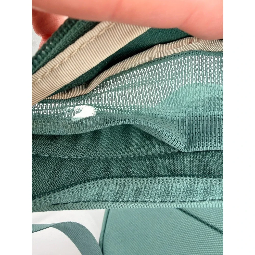 The North Face Sling Bag Unisex OS Green Good Condition Crossbody Gorpcore
